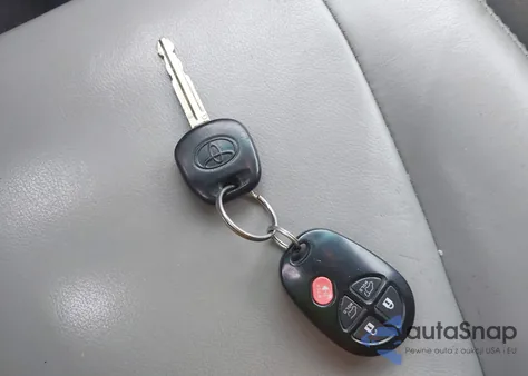 2013 Toyota Highlander Se V6 z USA, uszkodzony, nr VIN 5TDBK3EH2DS233271